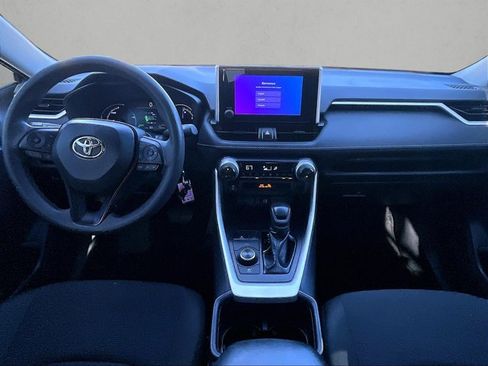 Used 2025 Toyota RAV4 LE AWD/4WD image 16