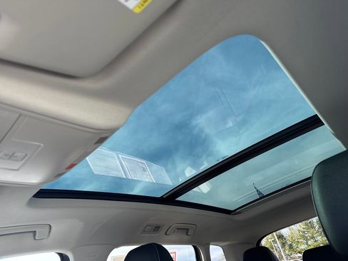 Used 2024 Volkswagen Taos SE w/ Panoramic Sunroof Package image 22