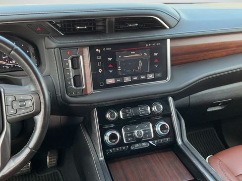 Used 2023 GMC Yukon XL Denali Ultimate AWD/4WD image 7