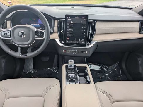 New 2026 Volvo XC90 B5 Plus w/ Protection Package Premier AWD/4WD image 16