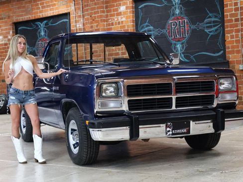 Used 1992 Dodge D/W Truck 150 image 1