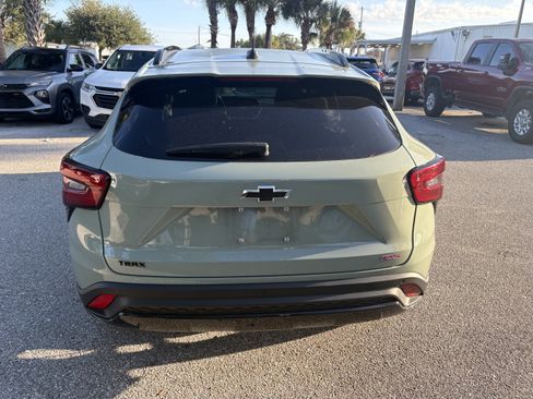 Used 2024 Chevrolet Trax RS w/ Sunroof Package FWD image 6