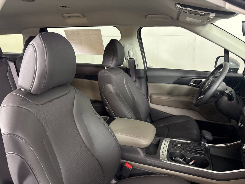 New 2026 Kia Carnival FWD image 17
