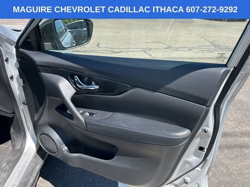 Used 2019 Nissan Rogue SL w/ Premium Package AWD/4WD image 10