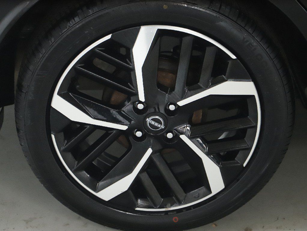 Certified 2024 Nissan Versa SR w/ Trunk Package FWD image 12