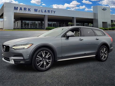 Used 2017 Volvo V90 T6 Cross Country image 7