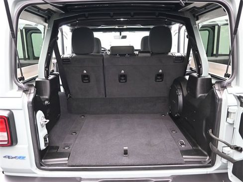 Used 2023 Jeep Wrangler Unlimited w/ Sun & Screen Package image 26