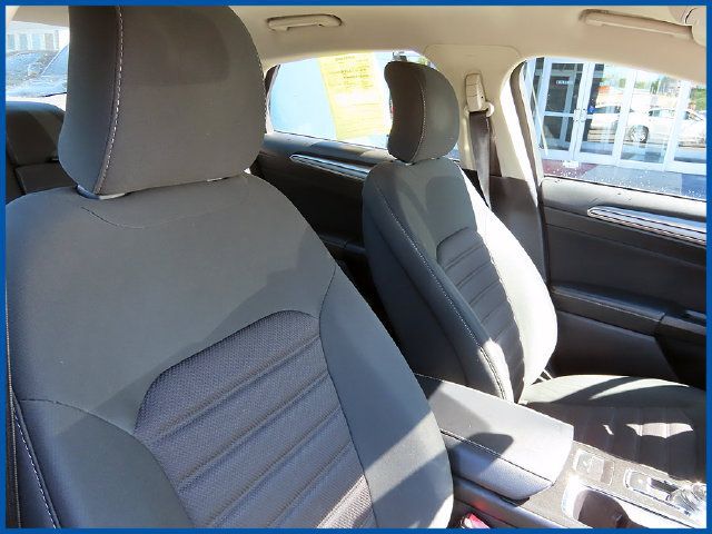 Used 2018 Ford Fusion SE w/ Fusion SE Technology Package FWD image 9