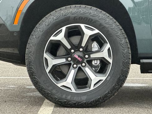 New 2026 GMC Yukon AT4 w/ AT4 Premium Plus Package image 27