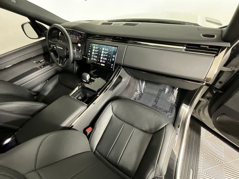 Used 2025 Land Rover Range Rover Sport Dynamic SE image 19