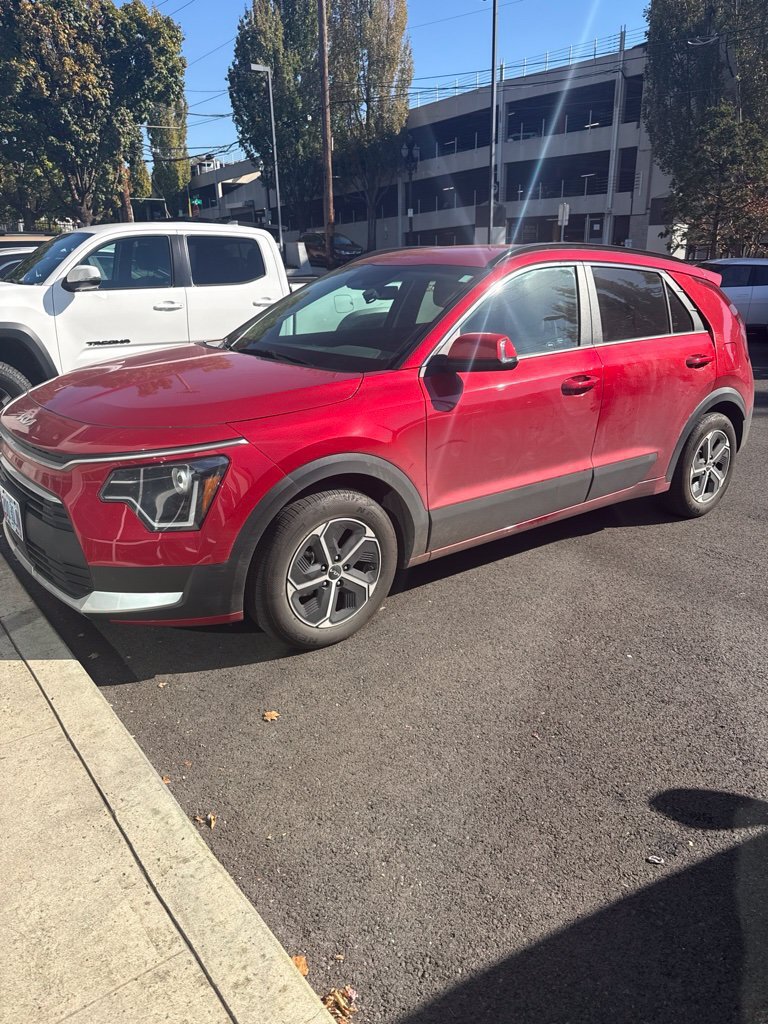 Certified 2024 Kia Niro EX FWD image 2