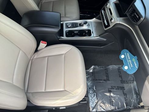 Used 2022 Ford Explorer XLT w/ Equipment Group 202A image 27