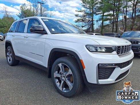 New 2026 Jeep Grand Cherokee Limited AWD/4WD image 2