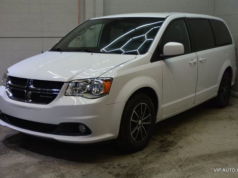 Used 2019 Dodge Grand Caravan GT image 2