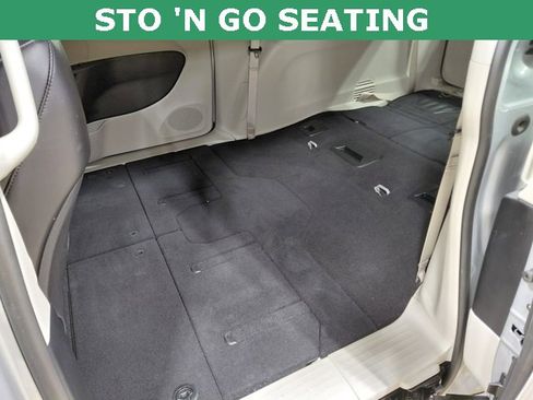 Used 2024 Chrysler Pacifica Touring-L image 12