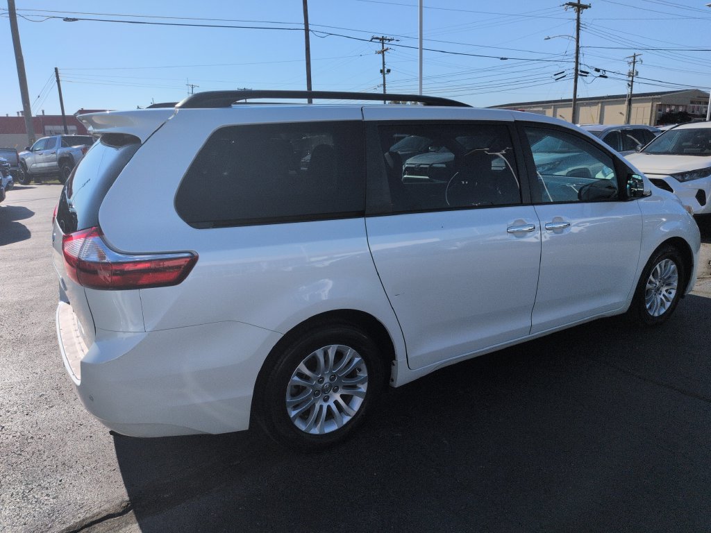 Used 2017 Toyota Sienna FWD image 5