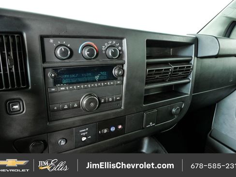 Used 2017 GMC Savana 2500 RWD image 12