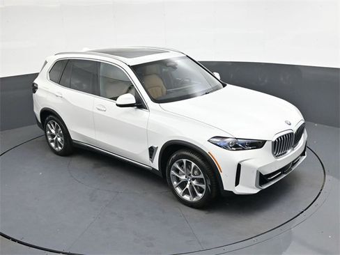 New 2026 BMW X5 xDrive50e image 17