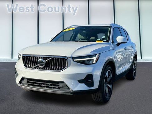 Certified 2023 Volvo XC40 B5 Plus w/ Protection Package Premier image 9