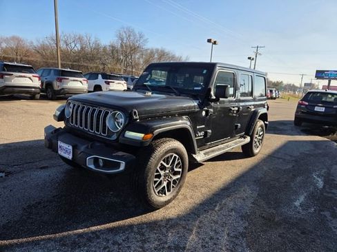 Used 2024 Jeep Wrangler Sahara image 4