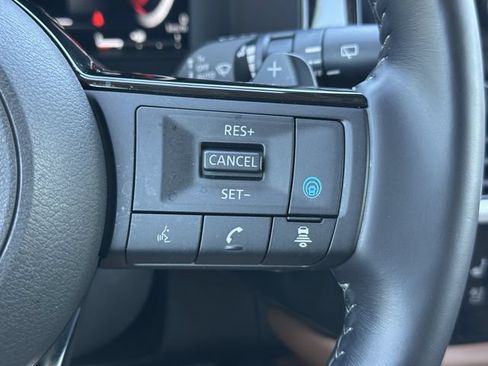 Certified 2025 Nissan Pathfinder Platinum FWD image 28
