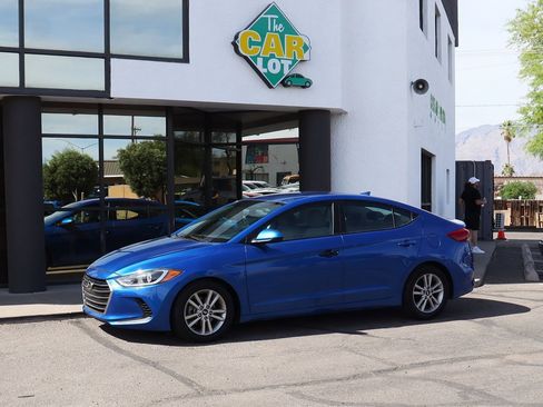 Used 2017 Hyundai Elantra SE image 7