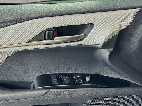 Used 2025 Toyota Camry SE image 17