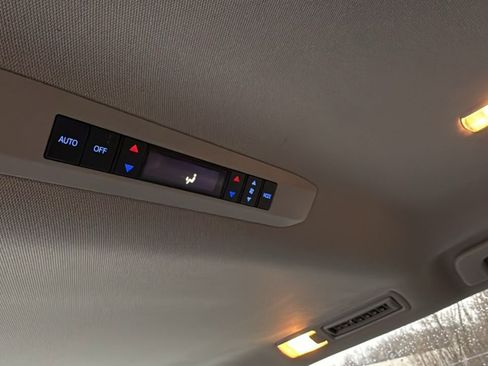 Certified 2024 Toyota Sienna Limited image 39