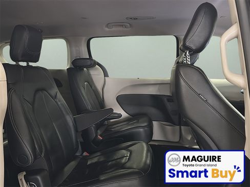 Used 2022 Chrysler Pacifica Touring-L image 22