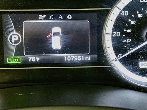 Used 2018 Kia Niro EX FWD image 19