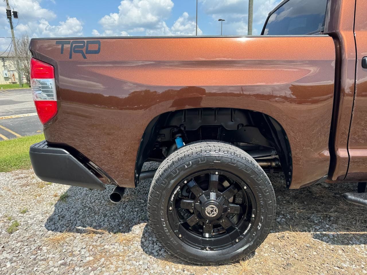 Used 2017 Toyota Tundra SR5 w/ TRD Off Road Package AWD/4WD image 11