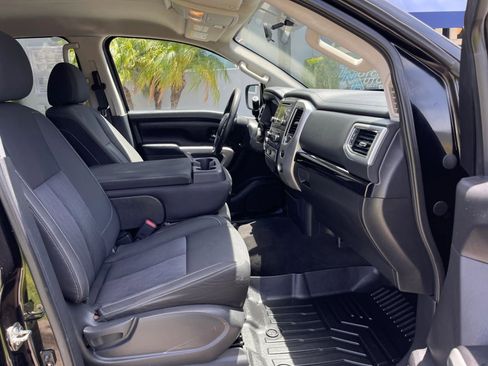 Used 2017 Nissan Titan SV RWD image 21