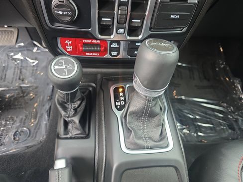 Used 2025 Jeep Gladiator Rubicon AWD/4WD image 21
