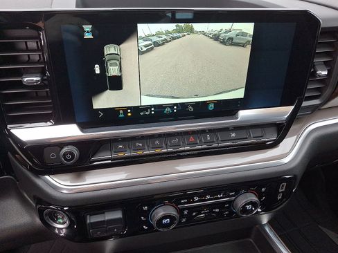 Used 2022 Chevrolet Silverado 1500 High Country w/ High Country Premium Package AWD/4WD image 7