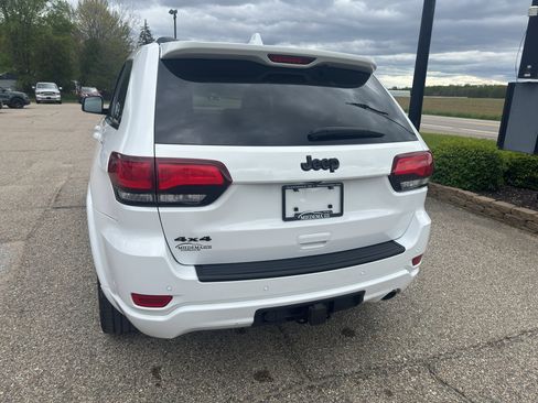 Used 2019 Jeep Grand Cherokee Altitude AWD/4WD image 10
