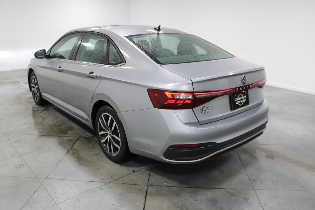 Used 2025 Volkswagen Jetta SE FWD image 7