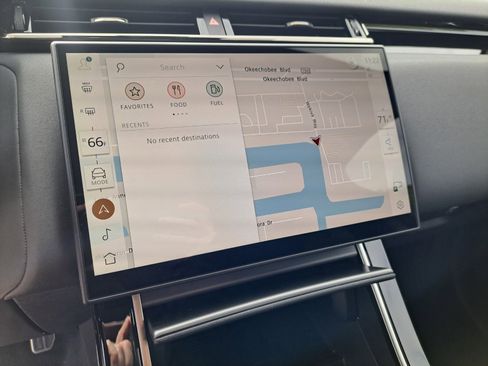 New 2025 Land Rover Range Rover Velar Dynamic SE image 13