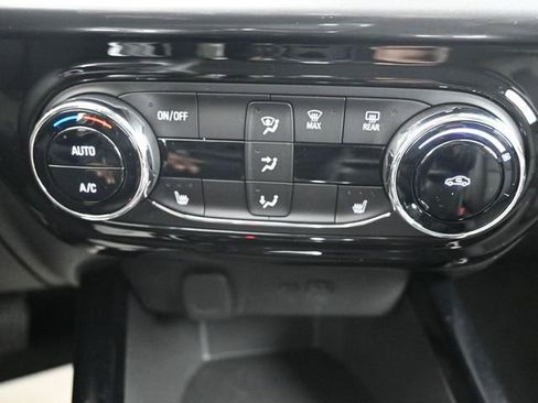 Used 2024 Chevrolet Trax ACTIV w/ Driver Confidence Package image 19