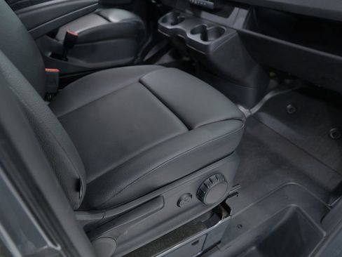 Used 2021 Mercedes-Benz Sprinter 2500 image 36