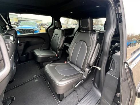 New 2026 Chrysler Pacifica Select image 10