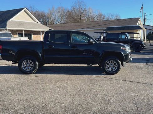 Used 2018 Toyota Tacoma SR5 image 9
