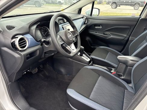 Used 2025 Nissan Versa SV FWD image 7