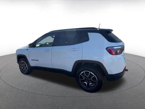 Used 2025 Jeep Compass Trailhawk AWD/4WD image 10