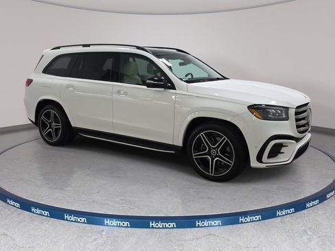 Used 2025 Mercedes-Benz GLS 450 4MATIC image 4