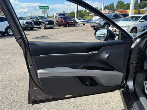 Used 2022 Toyota Camry XLE AWD/4WD image 12