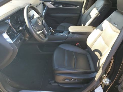 Used 2025 Cadillac XT5 Premium Luxury image 5