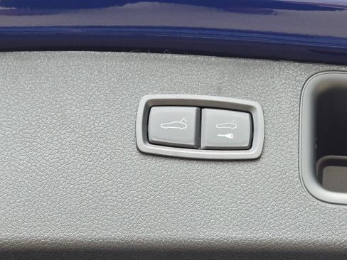 Used 2026 Porsche Macan AWD/4WD image 25