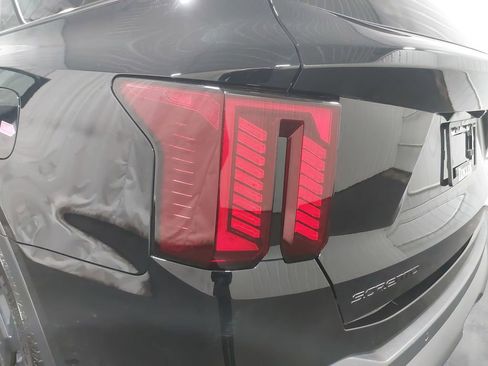 Used 2025 Kia Sorento SX image 37