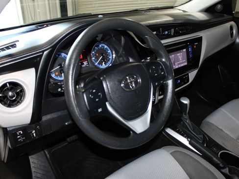 Used 2017 Toyota Corolla LE FWD image 24