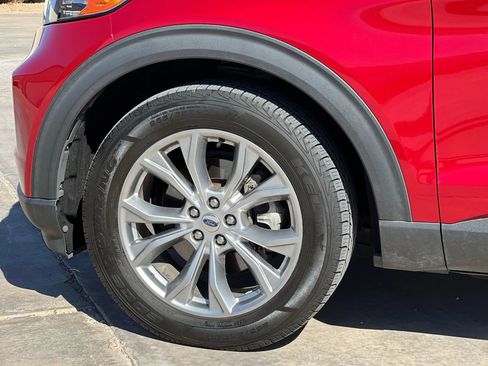 Used 2019 Ford Explorer XLT w/ Equipment Group 202A image 9